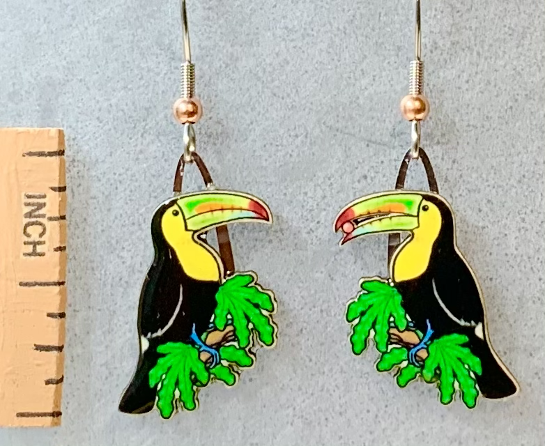Picture shown is of 1 inch tall pair of earrings of the bird the Keel-billed Toucan.