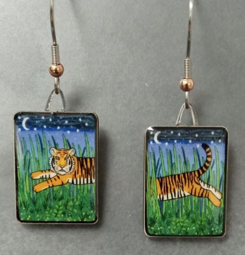 Picture shown is of 1 inch tall pair of earrings of the animal the Tiger.